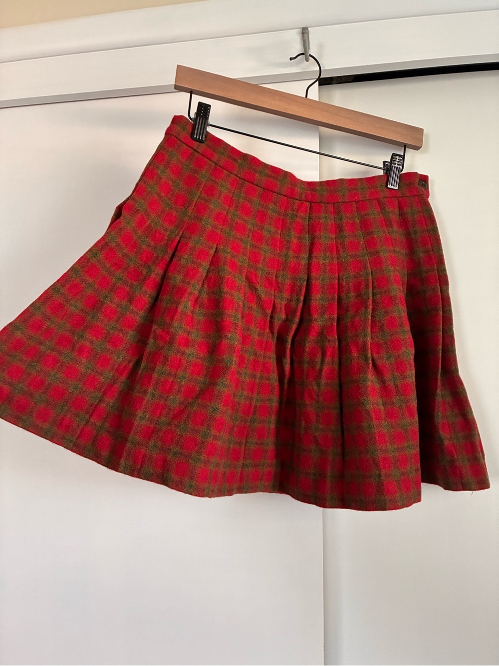 Abercrombie & Fitch Women’s Wool Red and Green Plaid Pleated Mini Skirt